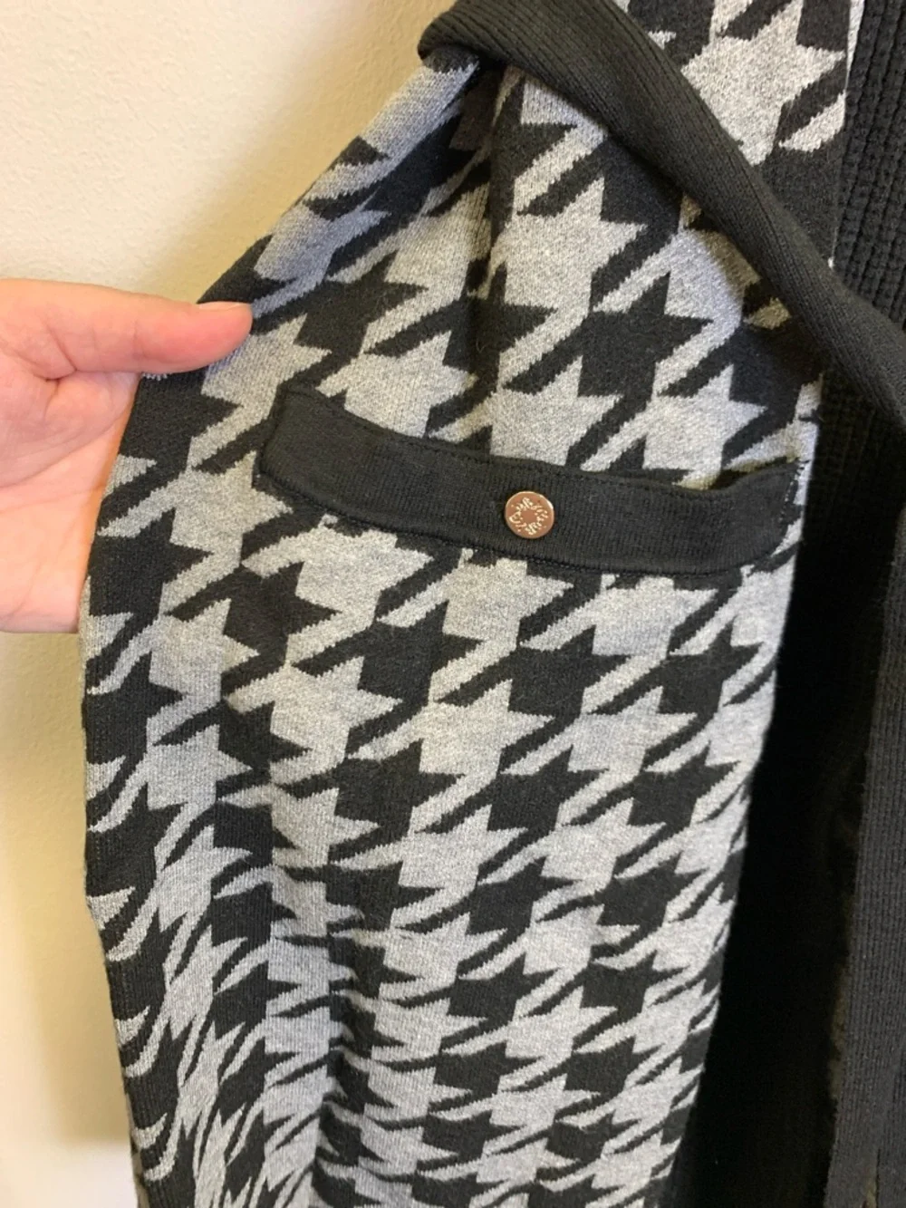 Houndstooth Knit Vest with Tie Belt - Black & Gray